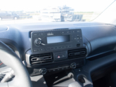 Opel Combo Rolstoelauto van Freedom Auto Aanpassingen radio