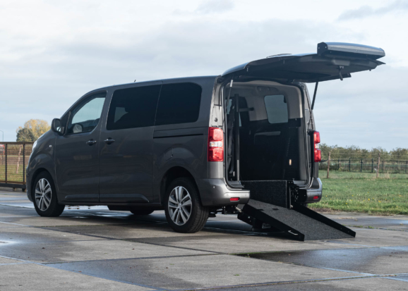 Peugeot Traveller rolstoelbus van Freedom Auto Aanpassingen