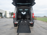 Peugeot Traveller rolstoelbus van Freedom Auto Aanpassingen achterkant oprijplaat omlaag