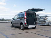 Renault Kangoo Rolstoelauto van Freedom Auto Aanpassingen oprijplaat omhoog