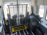 Rolstoellift voor rolstoelbus van Freedom Auto Aanpassingen lift