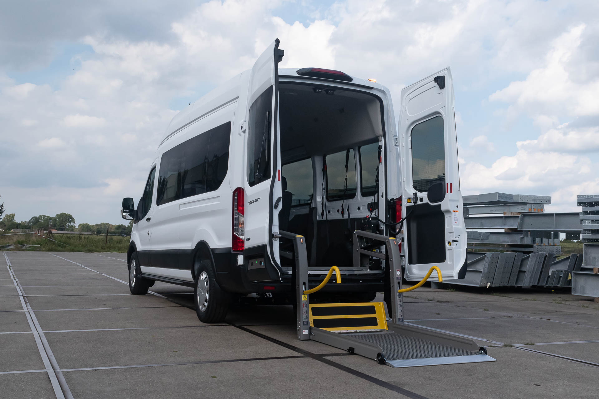 rolstoelbus-met-lift-freedom-auto-aanpassingen